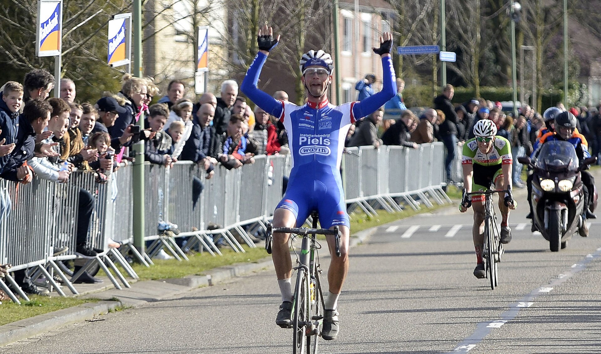 Elmar Reinders kwam maandag als winnaar over de finish in Werkendam. Foto: Teus Admiraal
