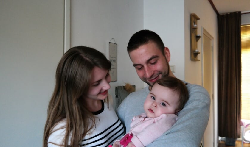 • Tessa en Lorenzo met hun Emilia.