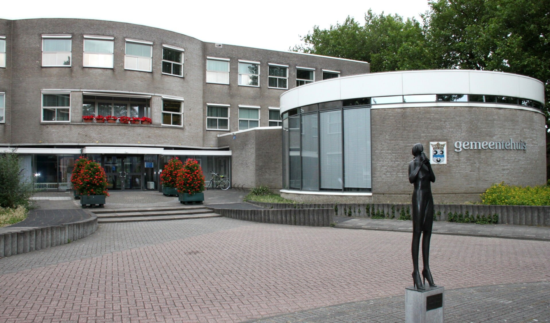 • Het gemeentekantoor in Lekkerkerk.