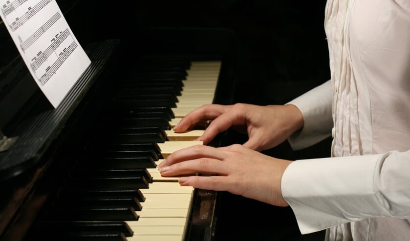 <p>Vocaal ensemble OCTO +zingt met pianobegeleiding.</p>
