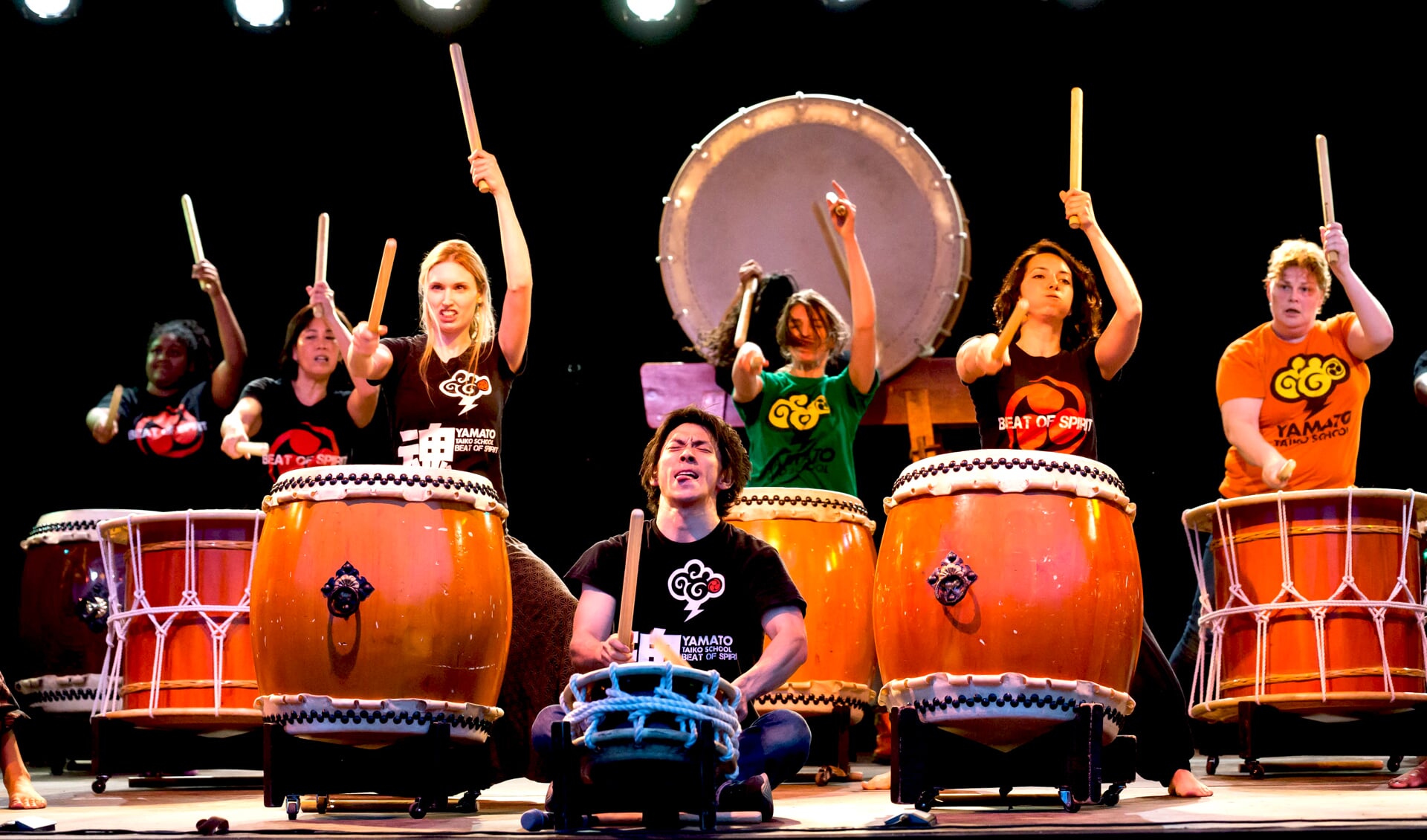 • Yamato Taiko Drumming School (foto: Nico van Ganzewinkel) 