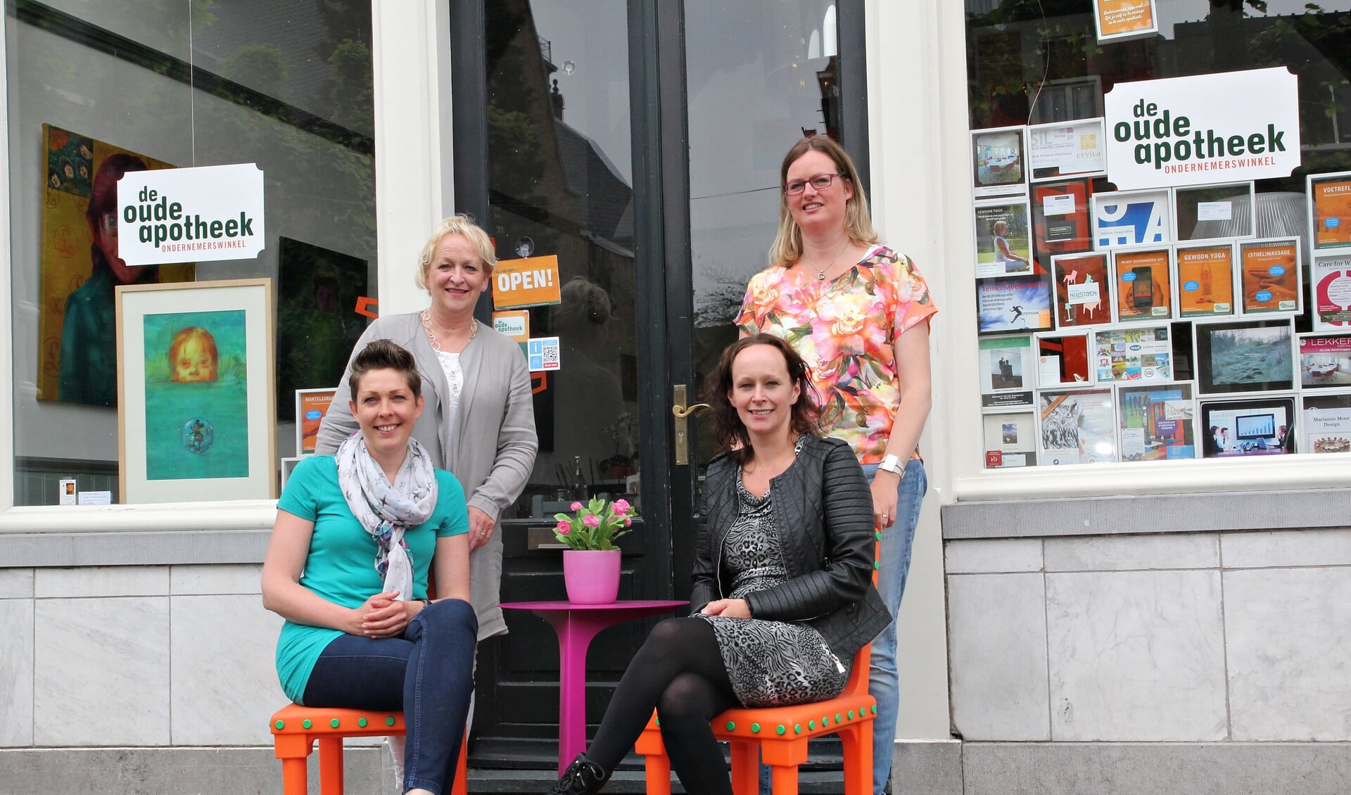 • Klaartje Plancken, Lia Steeman, Marjolein Vink en Chantal van den Heuvel voor De Oude Apotheek.