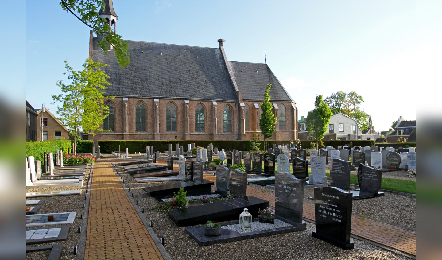 • De begraafplaats van Molenaarsgraaf.