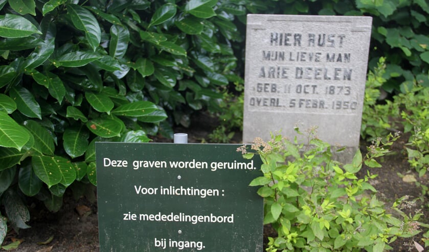 <p>• Een aankondiging van het ruimen van graven.</p>