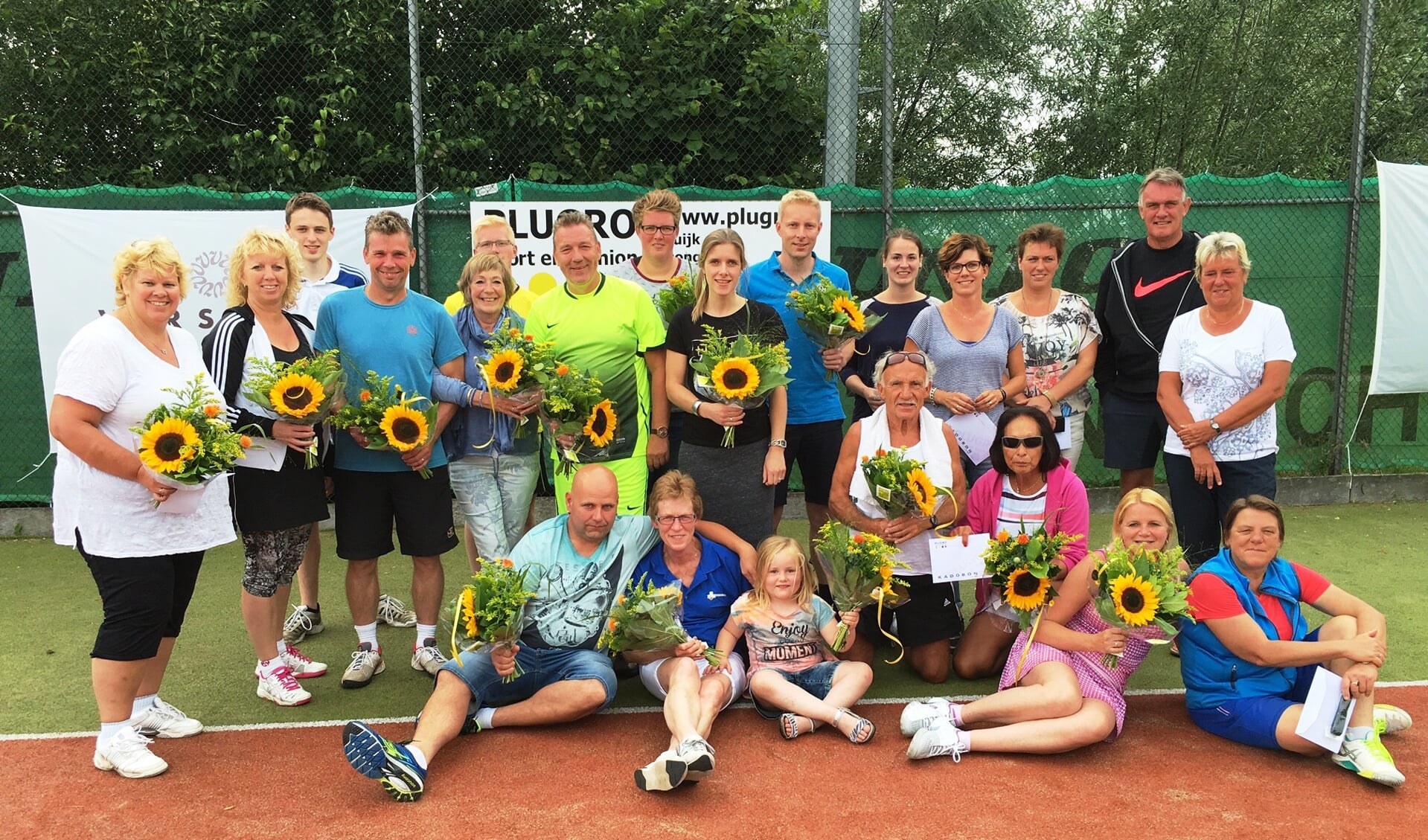 • De finalisten van het Versluis Optiek Open senioren tennistoernooi.