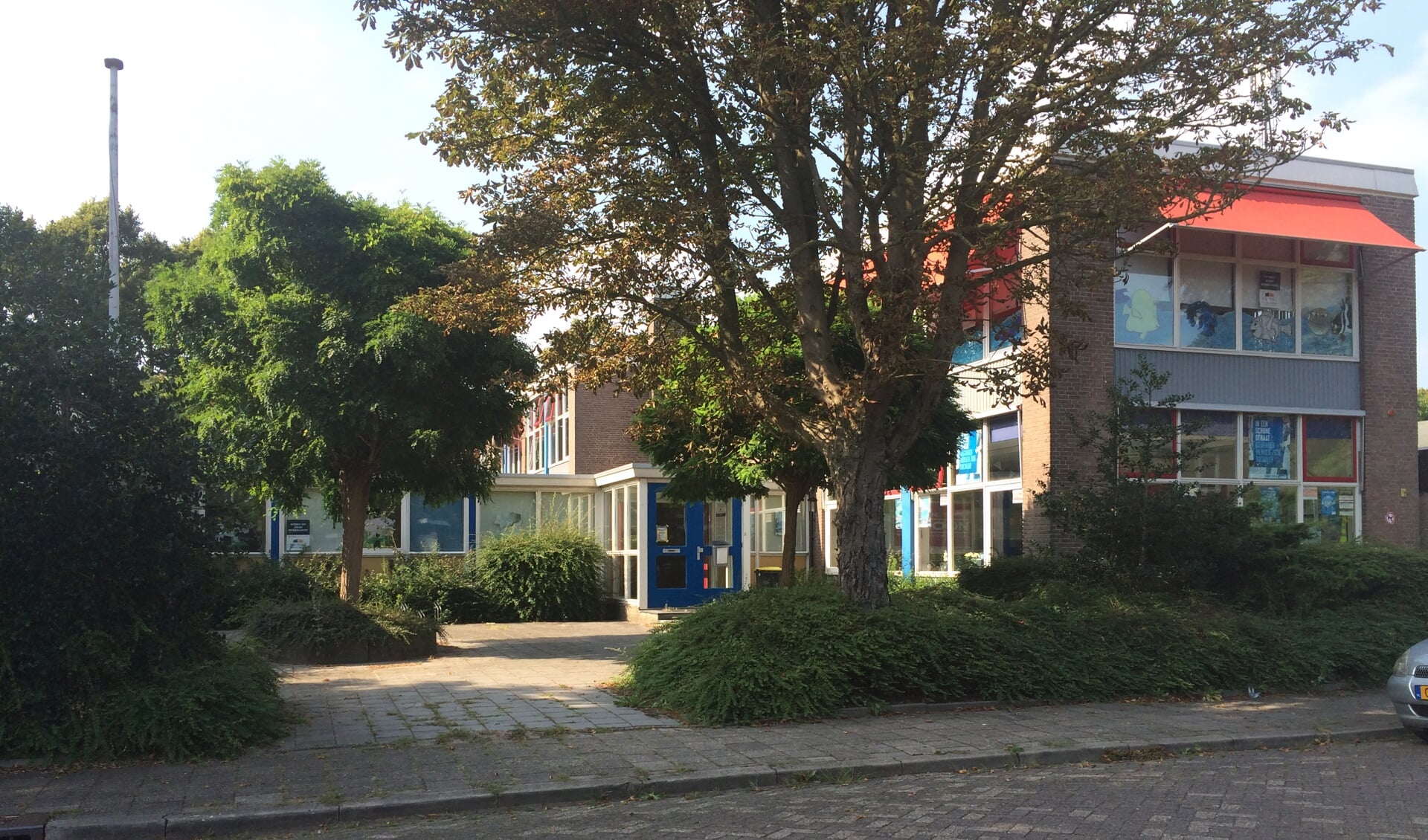 • De leegstaande Ichthusschool in de Spoorstraat is wat B&W betreft de beste locatie voor kleinschalige opvang van vluchtelingen.