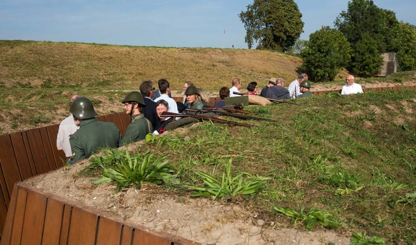 • Tijdens de versterking van de Diefdijklinie is ook aandacht besteed aan de Nieuwe Hollandse Waterlinie. Zo zijn vroegere loopgraven weer zichtbaar geworden. Foto: Nico van Ganzewinkel