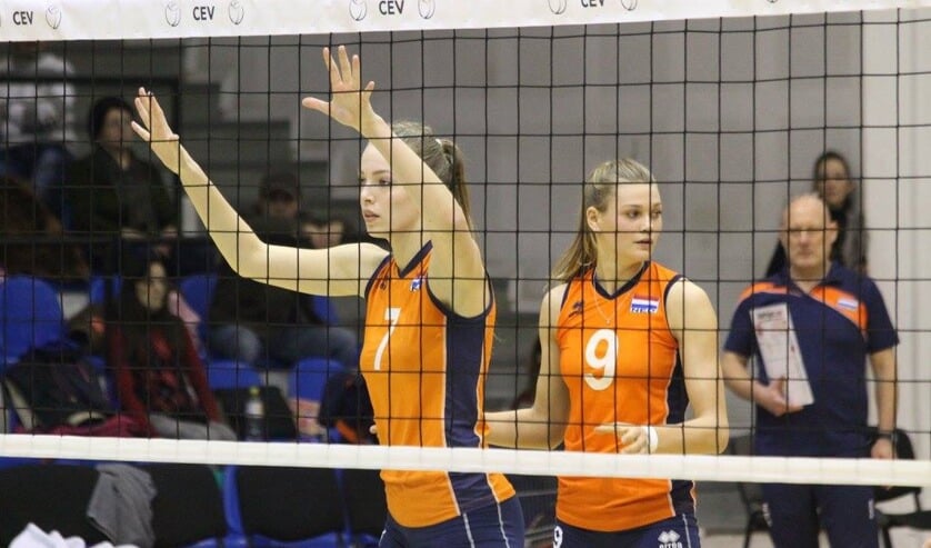 <p>• Laura de Zwart destijds in Jong Oranje.</p>