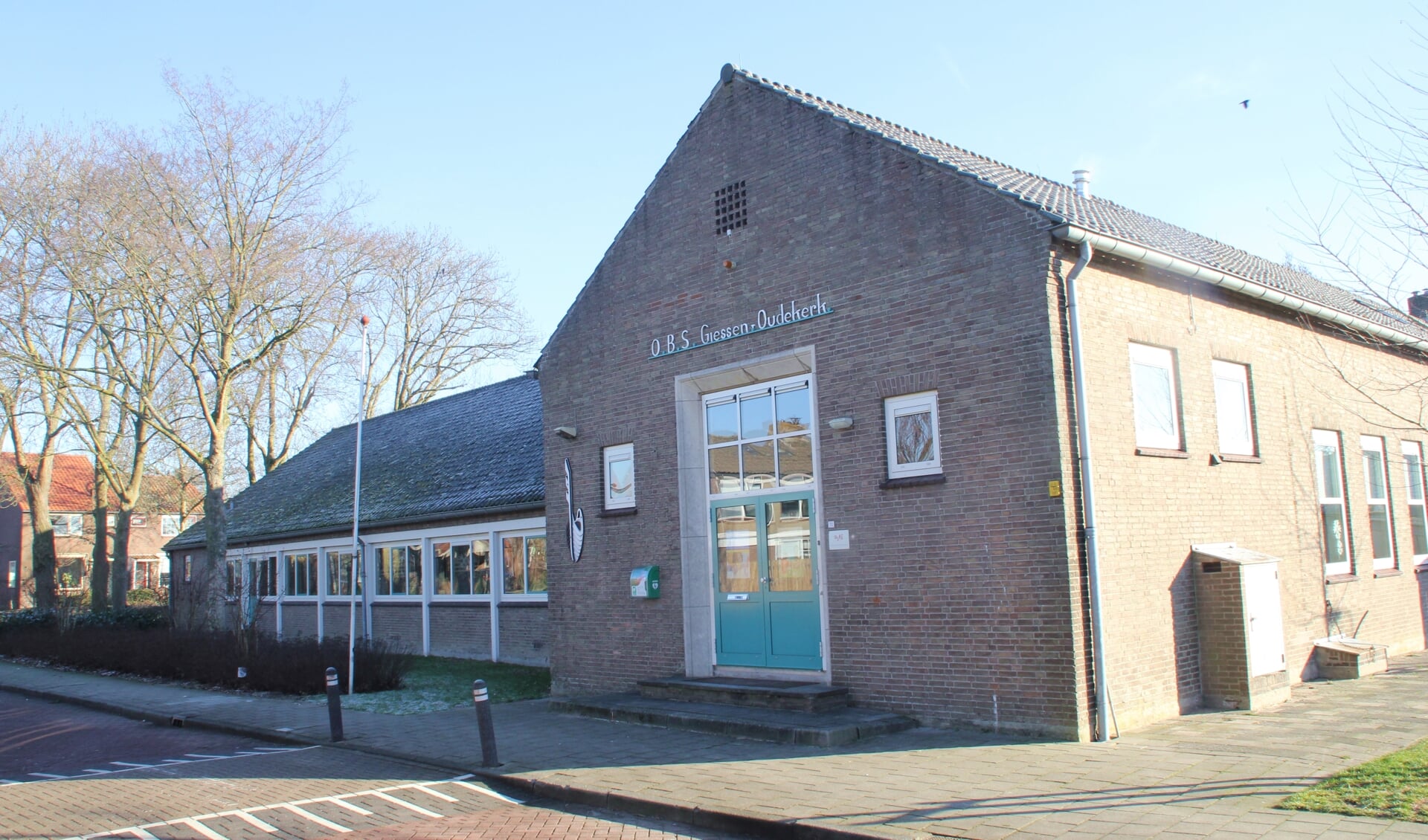 • De huidige basisschool in Giessen-Oudekerk.