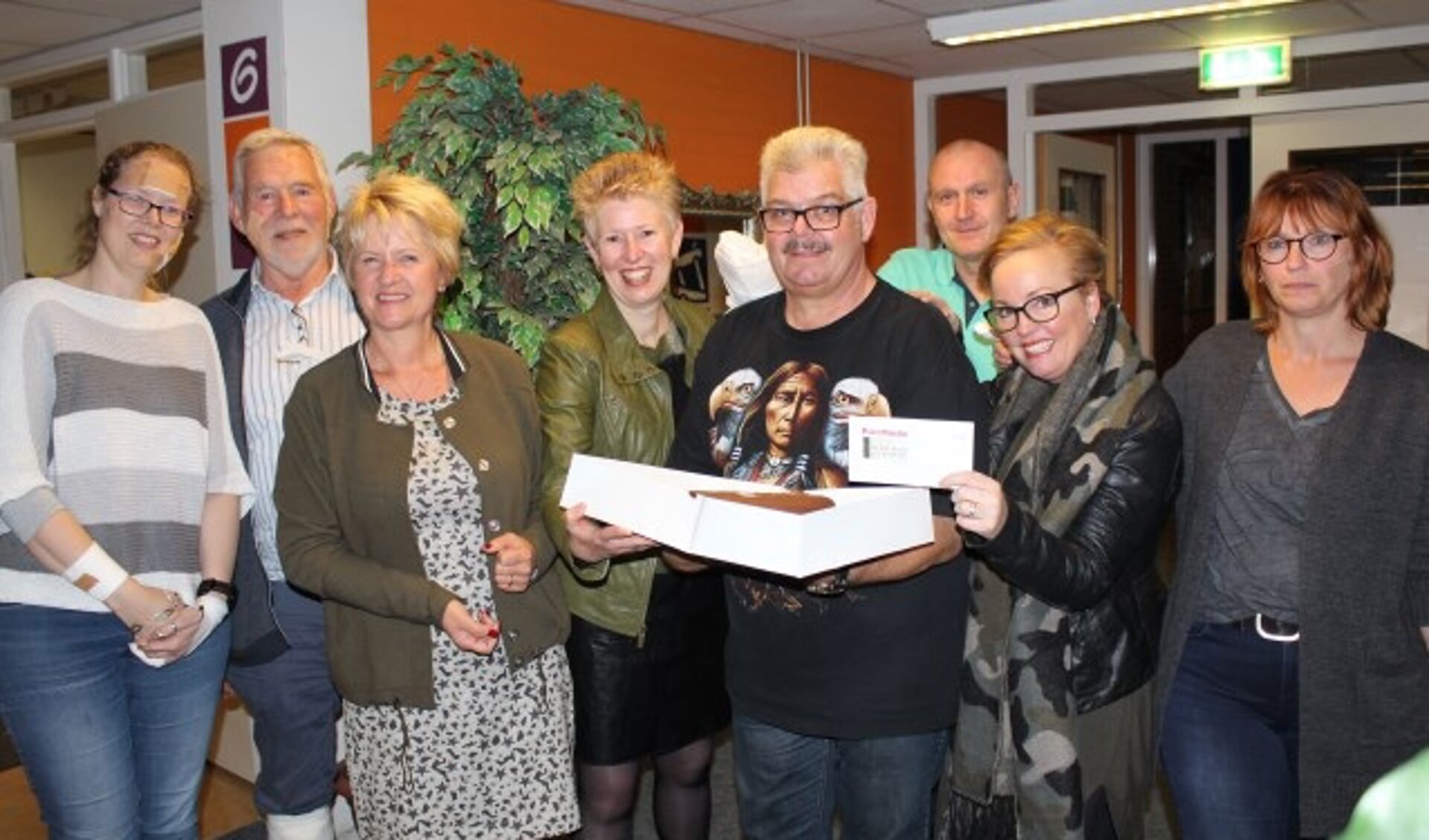 Arend jansen van Jorksveld ontvangt het eerste Rotarycompliment.( Foto: Lysette Verwegen)