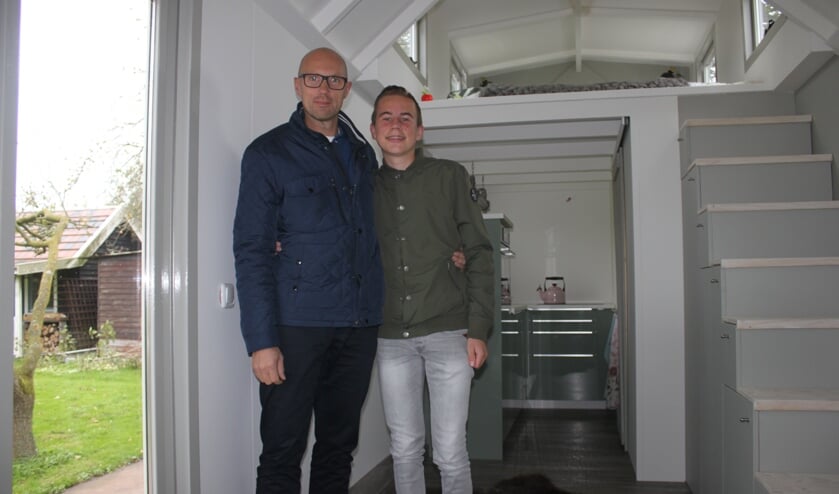 • Vincent en David van Goch in het eerste tiny house van de Krimpenerwaard.