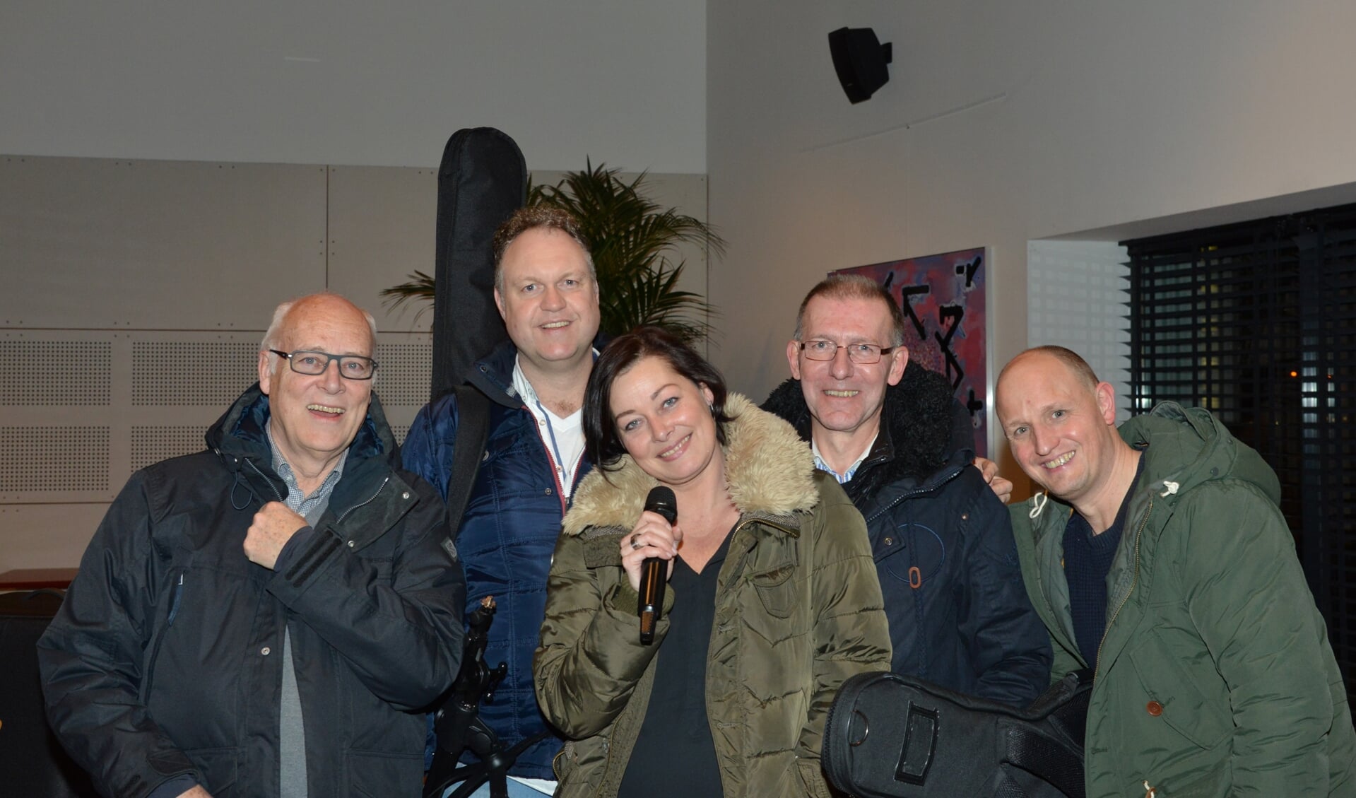 Peter Boermans (drums), Marcel Perik (contrabas), Iris Boermans (zang), Martin Boskamp (toetsen), Simon Dekker (gitaar) (v.l.n.r.).