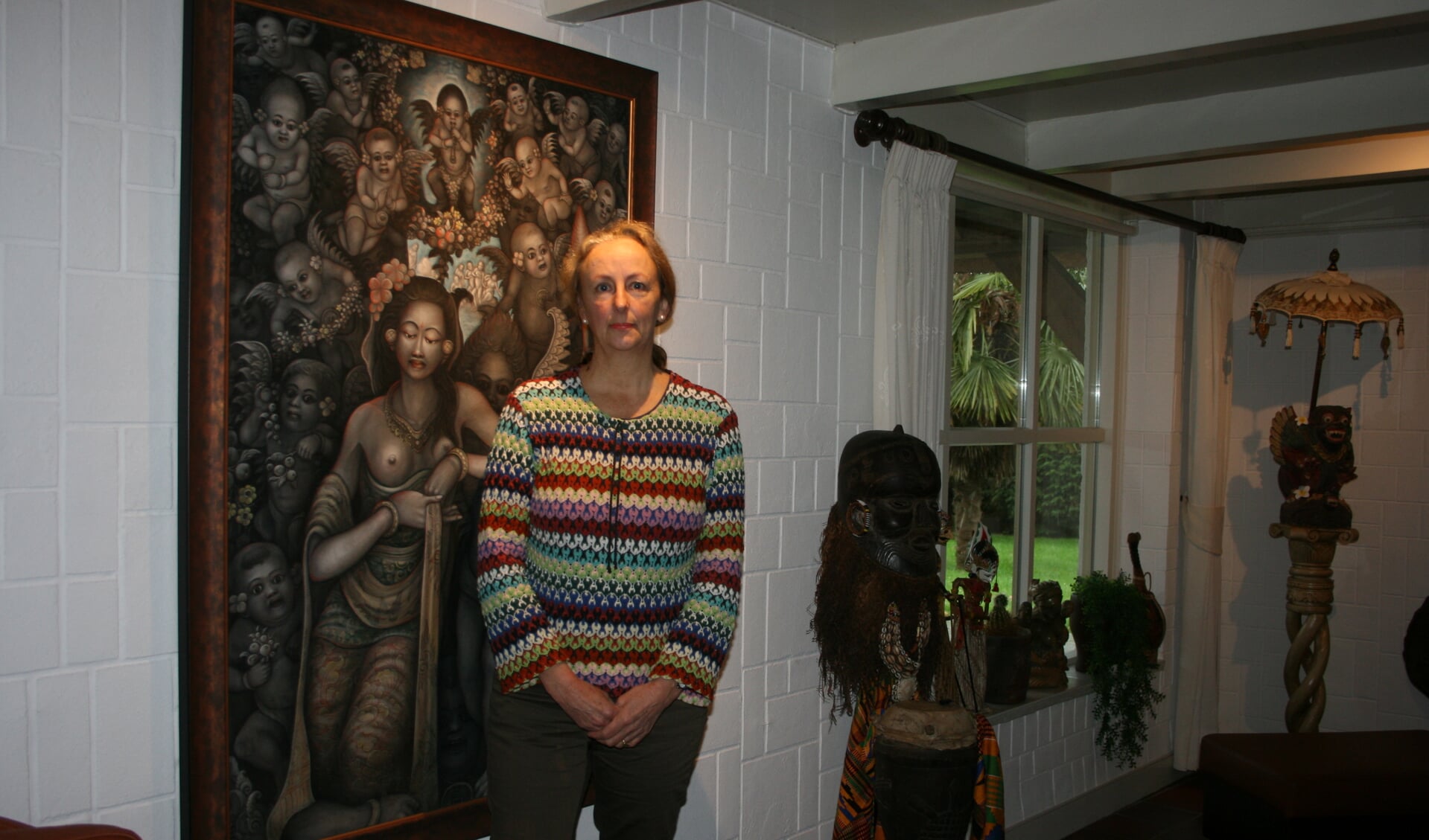 Diverse kunstwerken getuigen van de reizen die Jolanda naar Bali maakte.