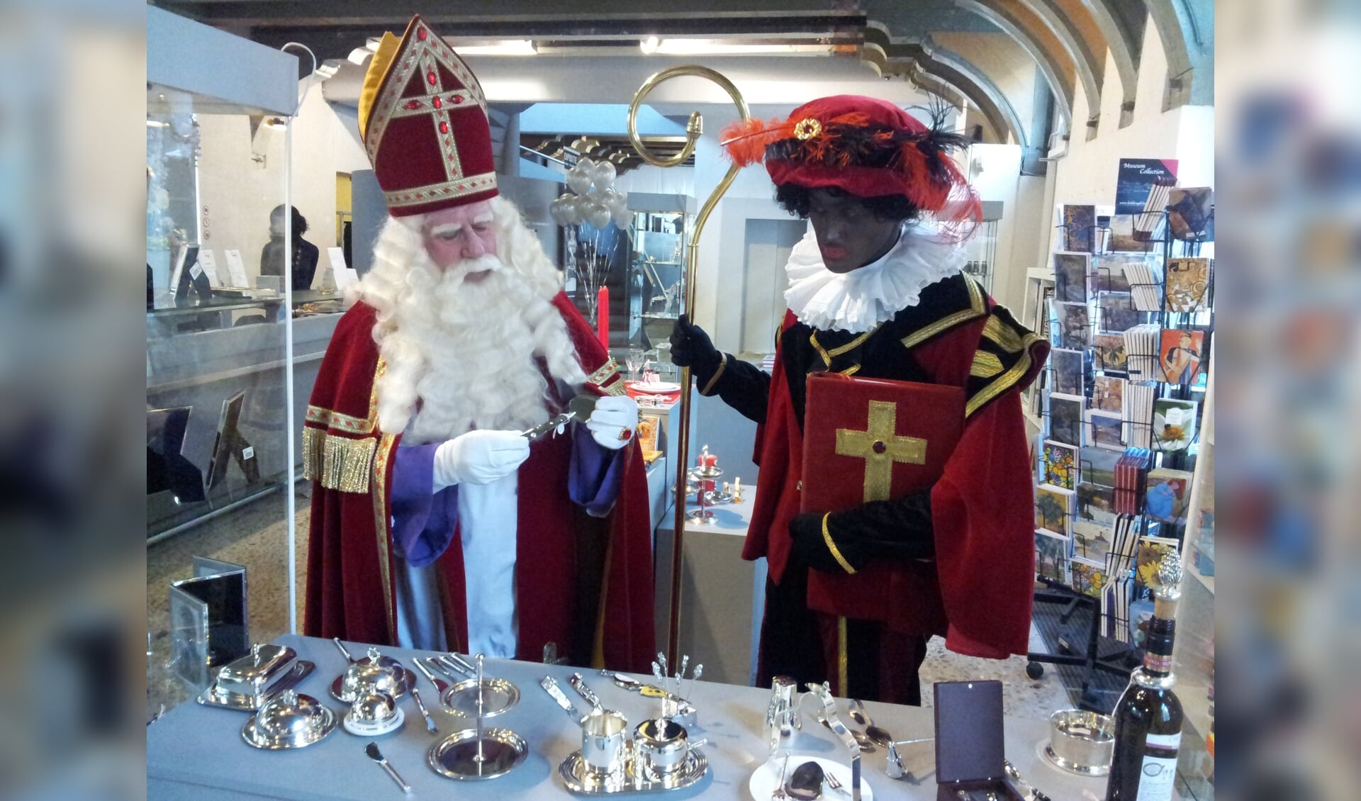• Sint en Piet in het Zilvermuseum.