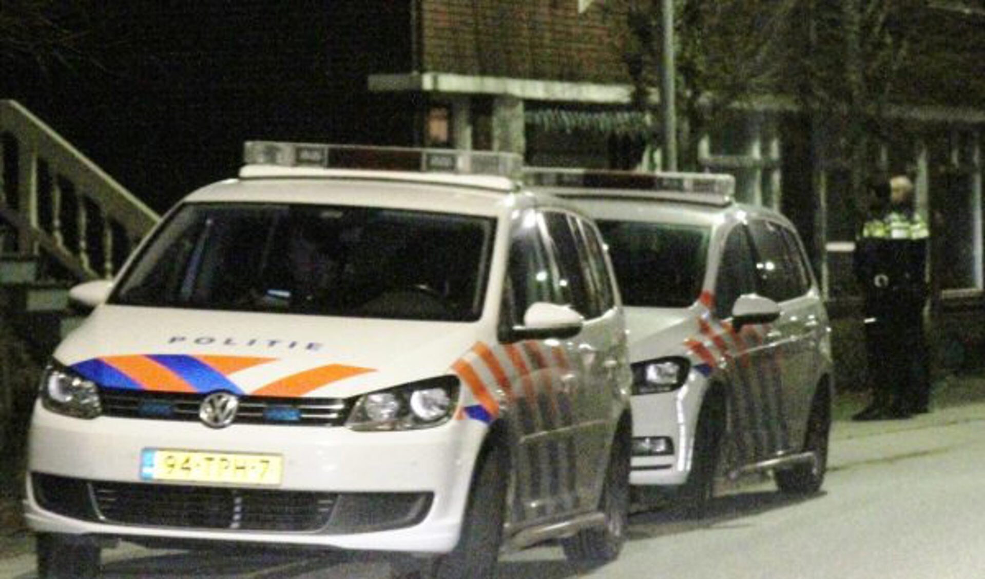 De politie werd even na middernacht opgeroepen voor een melding van huiselijk geweld langs de West-Kinderdijk in Alblasserdam.