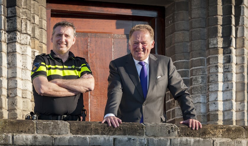 • Teamchef Gert-Jan van den Burg en Burgemeester Roel Cazemier.