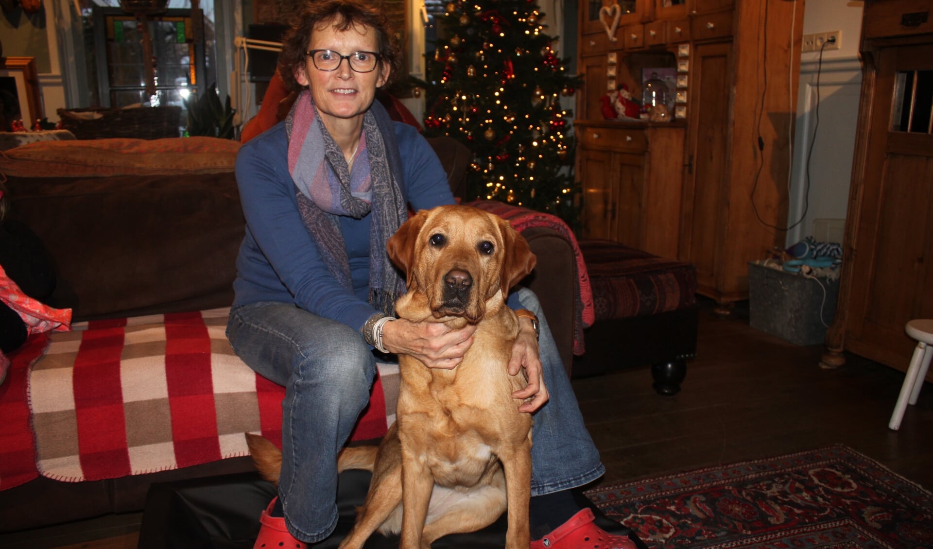 • Heleen van Leerdam met haar blindengeleidehond Fé.