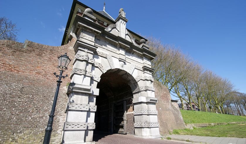 <p>• De Veerpoort in Schoonhoven. Wat Pro Krimpenerwaard betreft komt er een (verzinkbare) paal in het wegdek.</p>