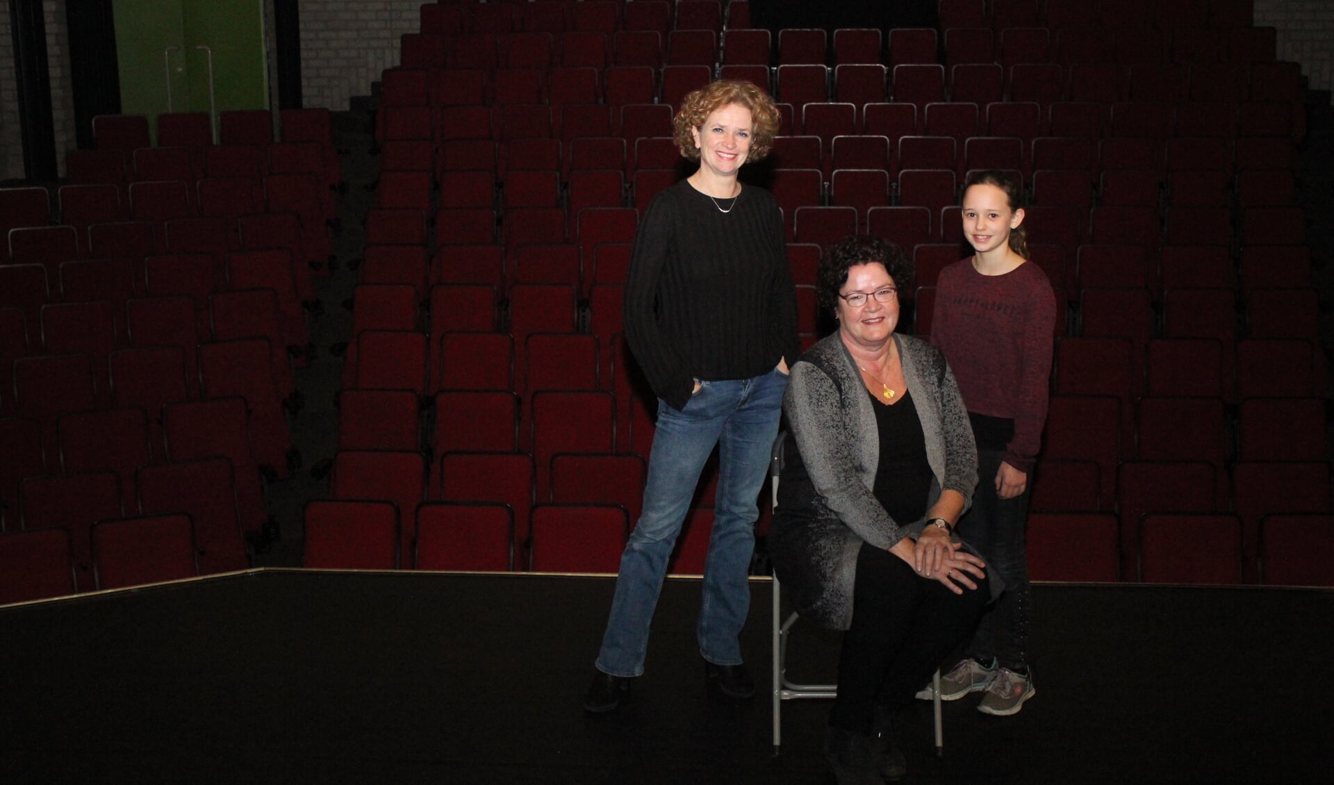 • V.l.n.r. regisseur Ilze Boereboom, Sylvia van der Vinne (Senta) en hoofdrolspeler Janneke van Gelder.