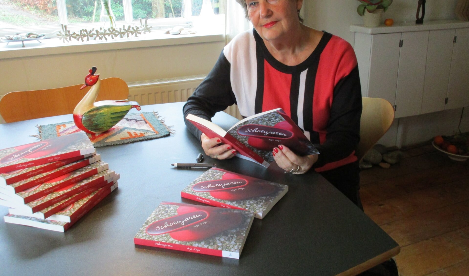 • Adje Steijn (72) vereeuwigt haar jeugdherinneringen. 