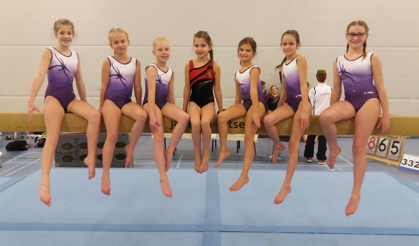 • Van links naar rechts: Sarah van Dortmont, Yara Struik, Lotus Klijsen, Mara Belle, Ziva Raams, Britte Verduin, Femke van der Stelt