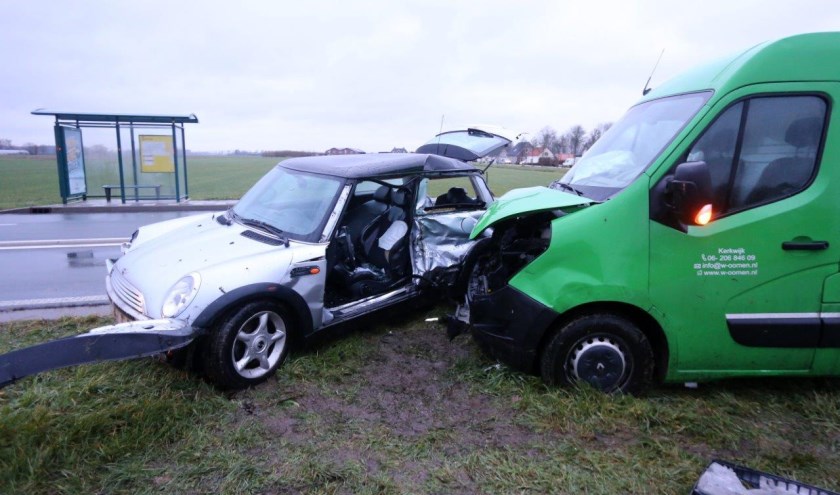 • Het busjes was aan het inhalen ter hoogte van het kruispunt waar de automobilist wilde afslaan.
