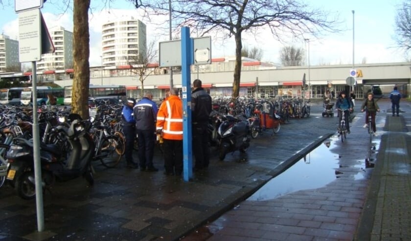 Is je fiets weggehaald bij Capelsebrug? Dan kun je hem misschien weer kopen bij het Fietspunt in de Koperstraat in Rotterdam. (Foto: Cor Hulsbus)
