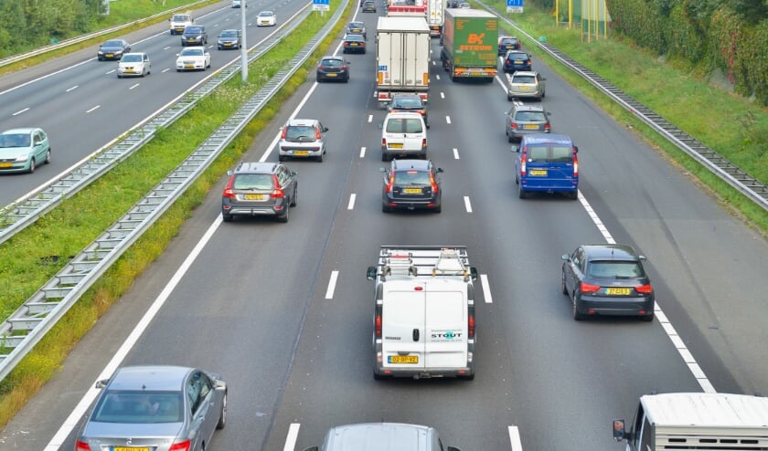 <p>• Tussen Alblasserdam en Papendrecht is de A15 al drie rijstroken breed.</p>