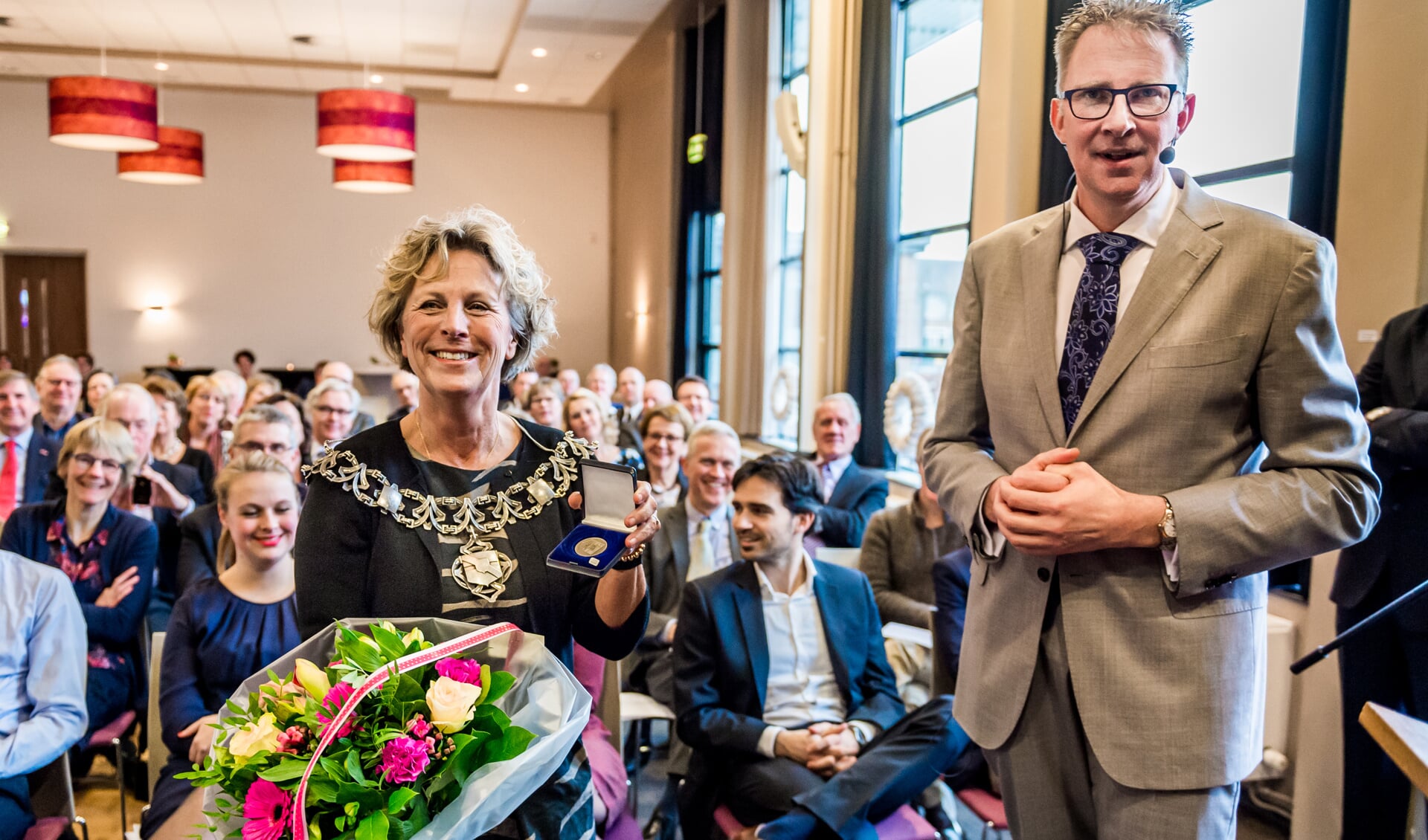 Lopik Zwaait Renate Westerlaken-Loos Uit Met Erepenning | Al Het Nieuws ...