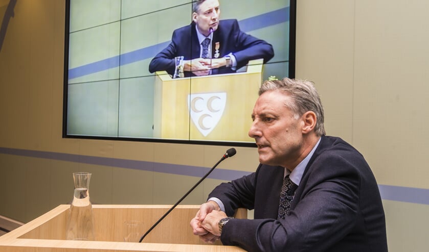 • Hans Butter tijdens de uitreiking van de koninklijke onderscheiding. Foto: wijntjesfotografie.nl