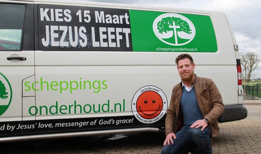 • Florens benut zijn bus voor de campagne.