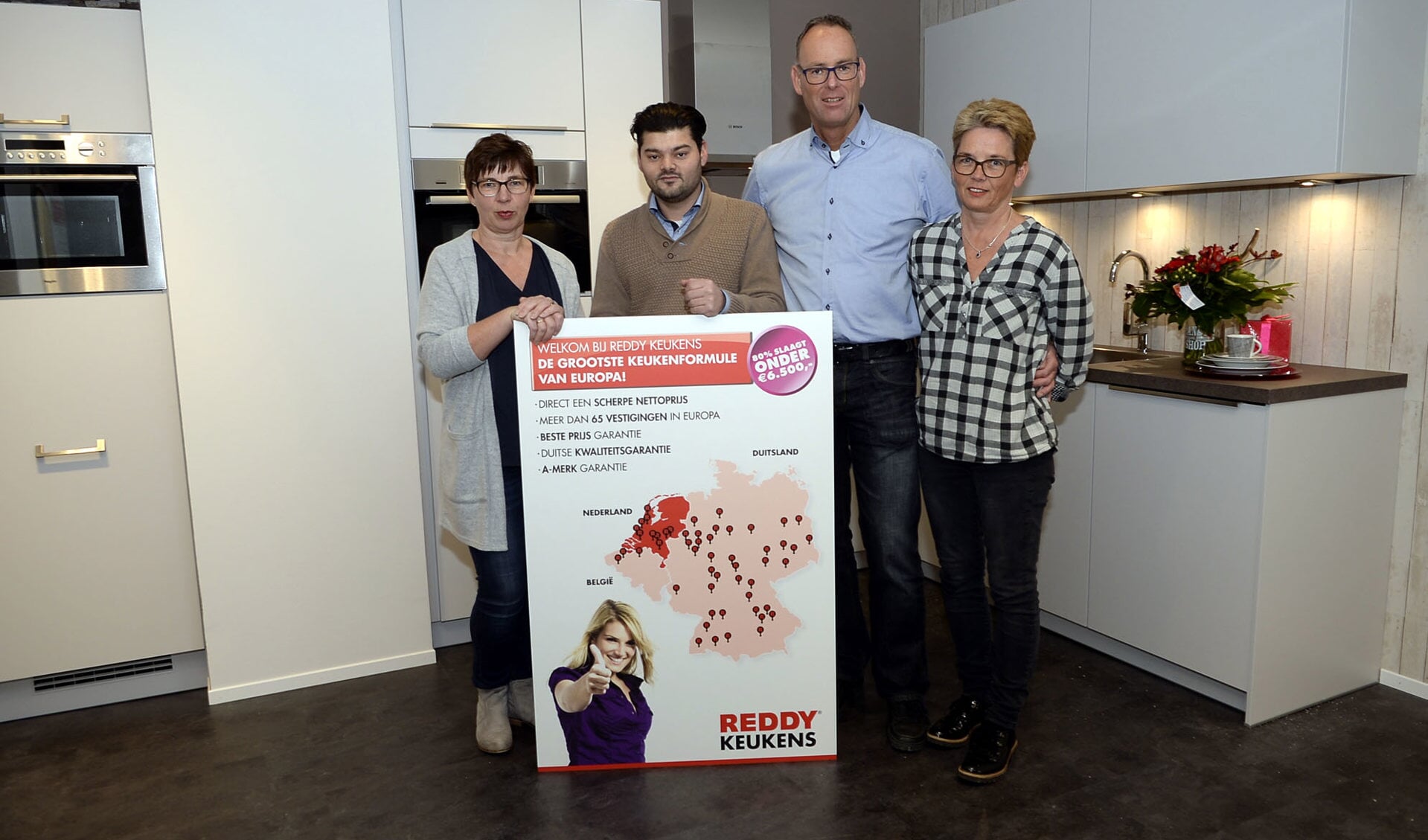 Het team van Reddy Keukens in Veen: Annette van Tilborg, Stefano Antoni en Dennis en Brenda van Roosmalen.