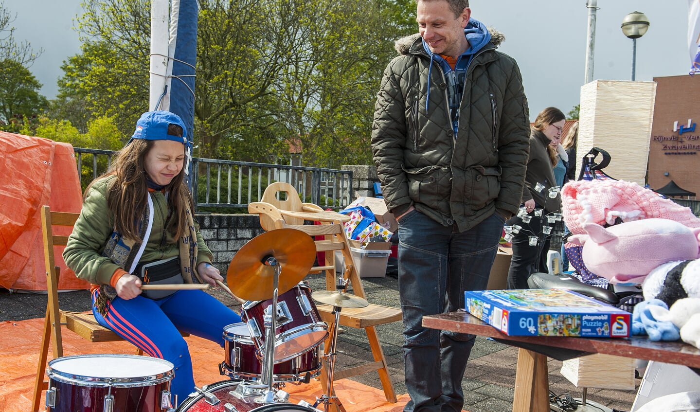 • Je kon in Krimpen tweedehands spulletjes verkopen of een potje drummen voor een extra zakcentje.