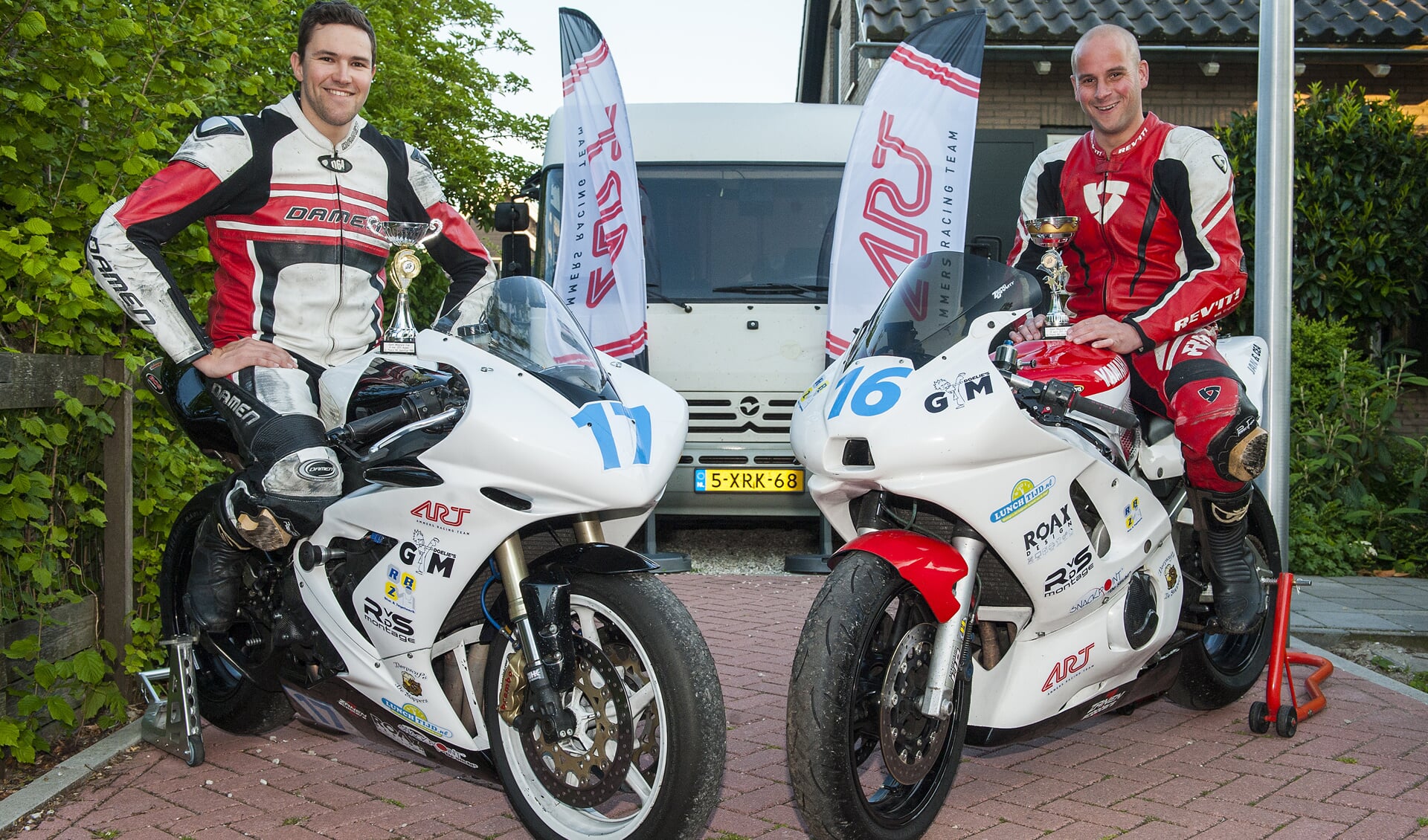 • Robin van der Burg en Eric Looren de Jong vormen het Ammers Racing Team. (foto: wijntjesfotografie.nl)