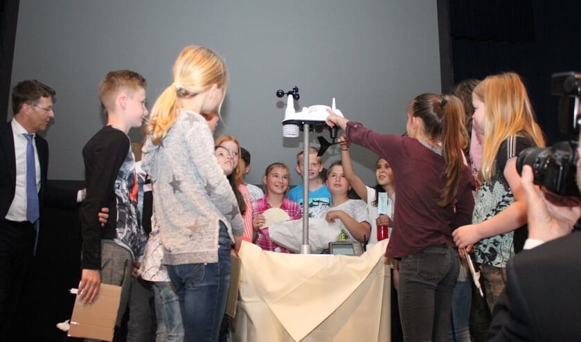 • School met de Bijbel kreeg van het KNMI een weerstation voor op school.