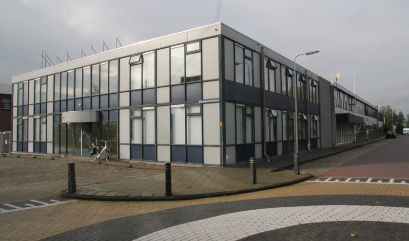 • Het Wolfsongebouw op de hoek 's-Heerenbergstraat/Bergambachterstraat.