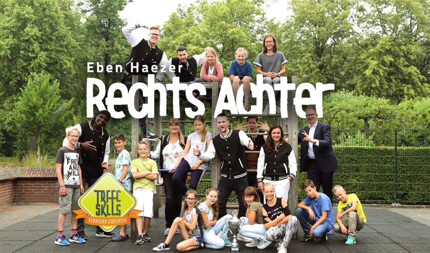 • De kinderen van de Eben Haëzer met de rappers van Traffic Skills.
