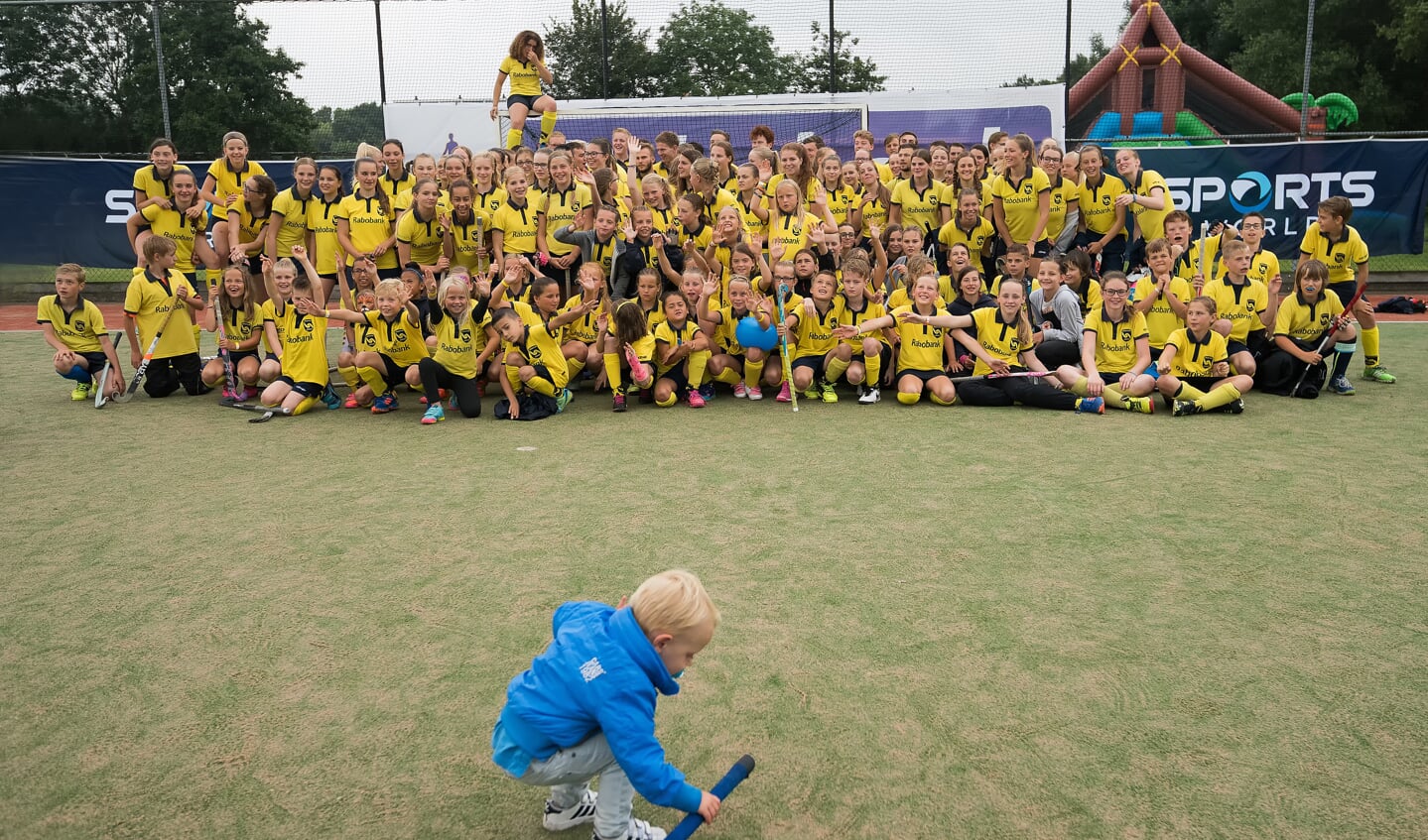 • Maartje Paumen geeft clinic  bij Hockeyclub Leerdam