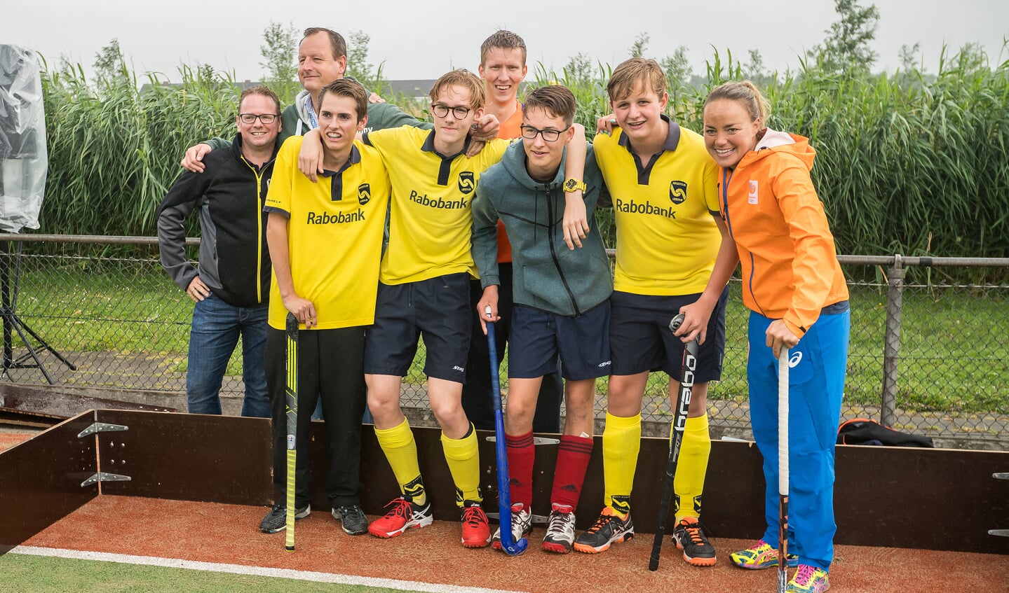 • Maartje Paumen geeft clinic  bij Hockeyclub Leerdam
