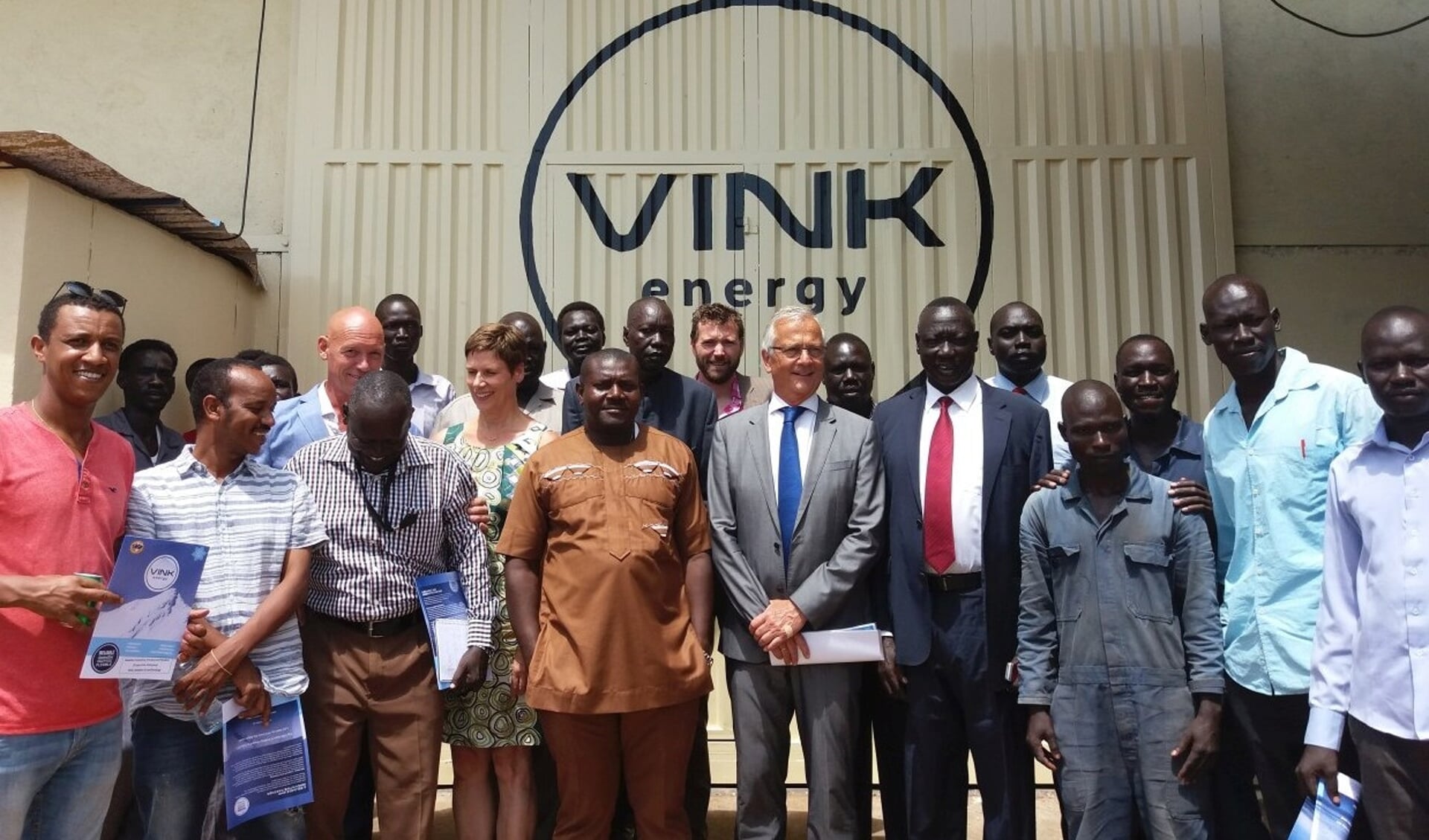 • De delegatie tijdens de officiële opening van Vink Koeltechniek in Zuid-Sudan.