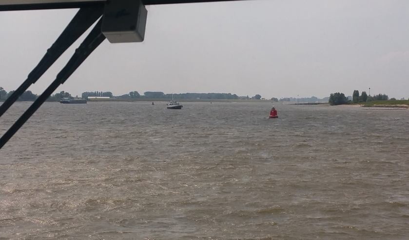 • Stuurloos op de Waal dobberen is levensgevaarlijk.