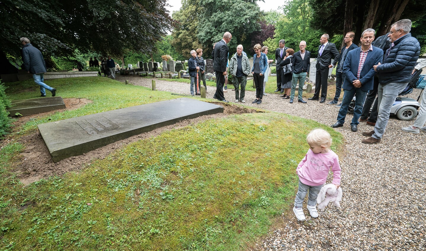 Opening nieuwe gedenkruimte en beheerderswoning op begraafplaats  Sparrendreef