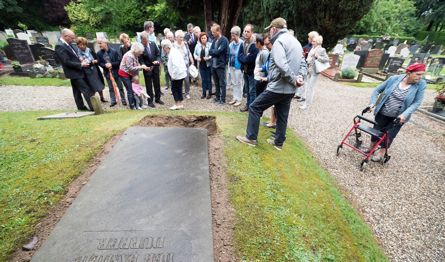 Opening nieuwe gedenkruimte en beheerderswoning op begraafplaats  Sparrendreef