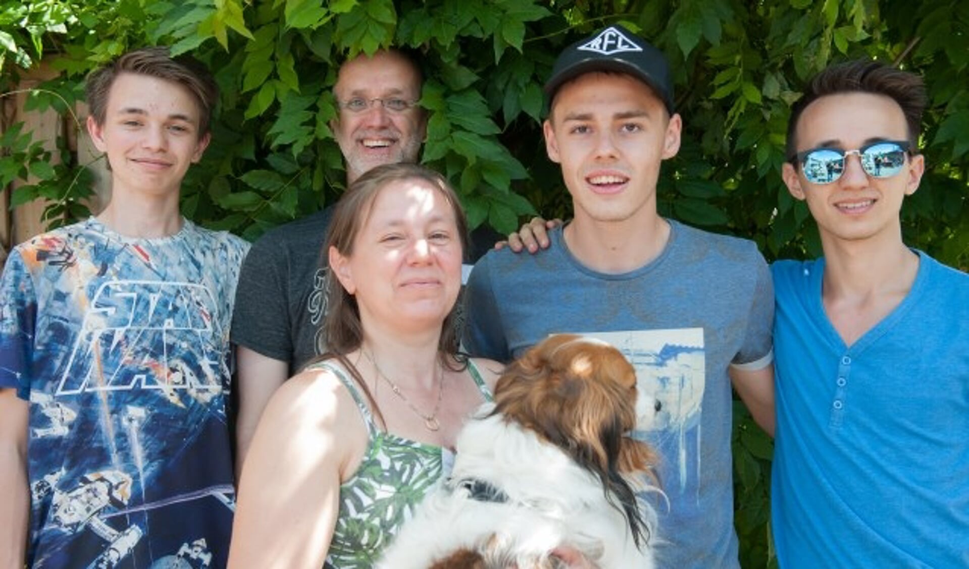 De familie Bravenboer en Maxime (tweede van rechts). 