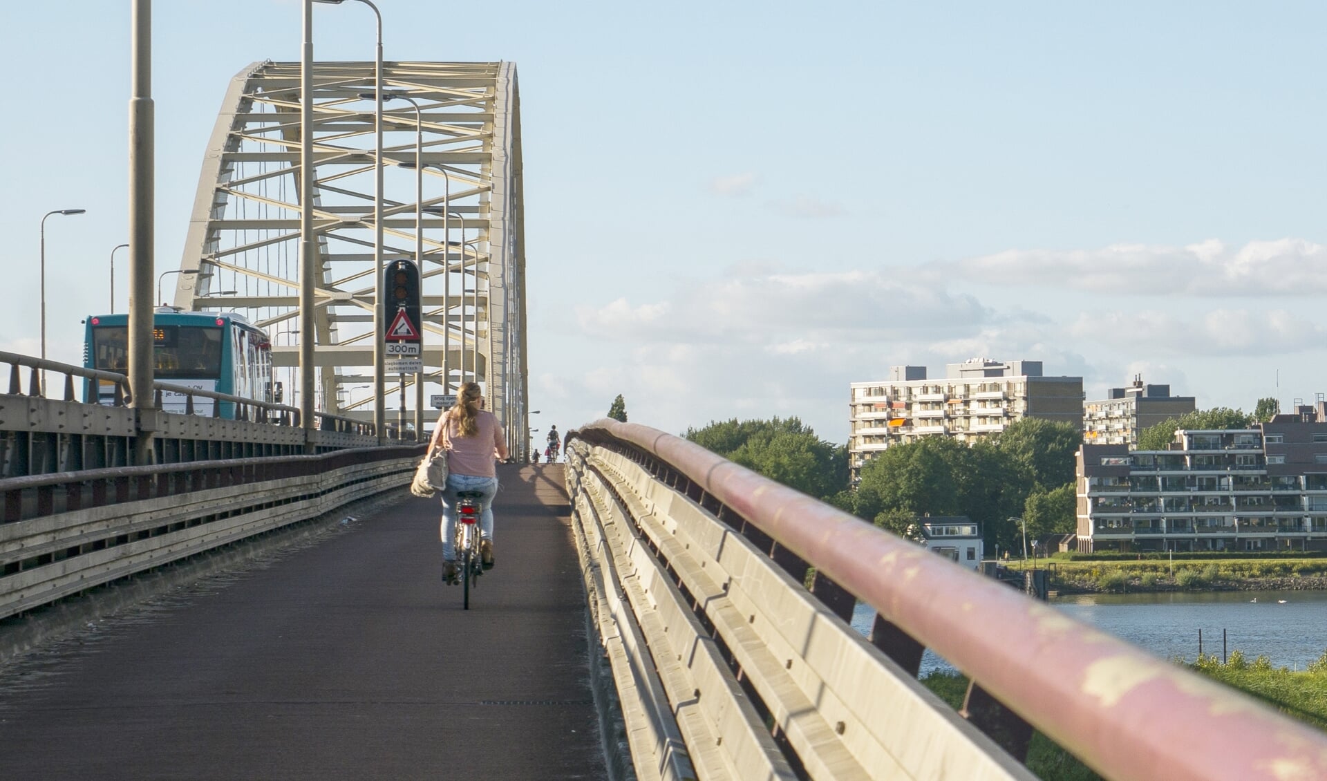 • Het fietspad van de N3-brug wordt gerenoveerd.