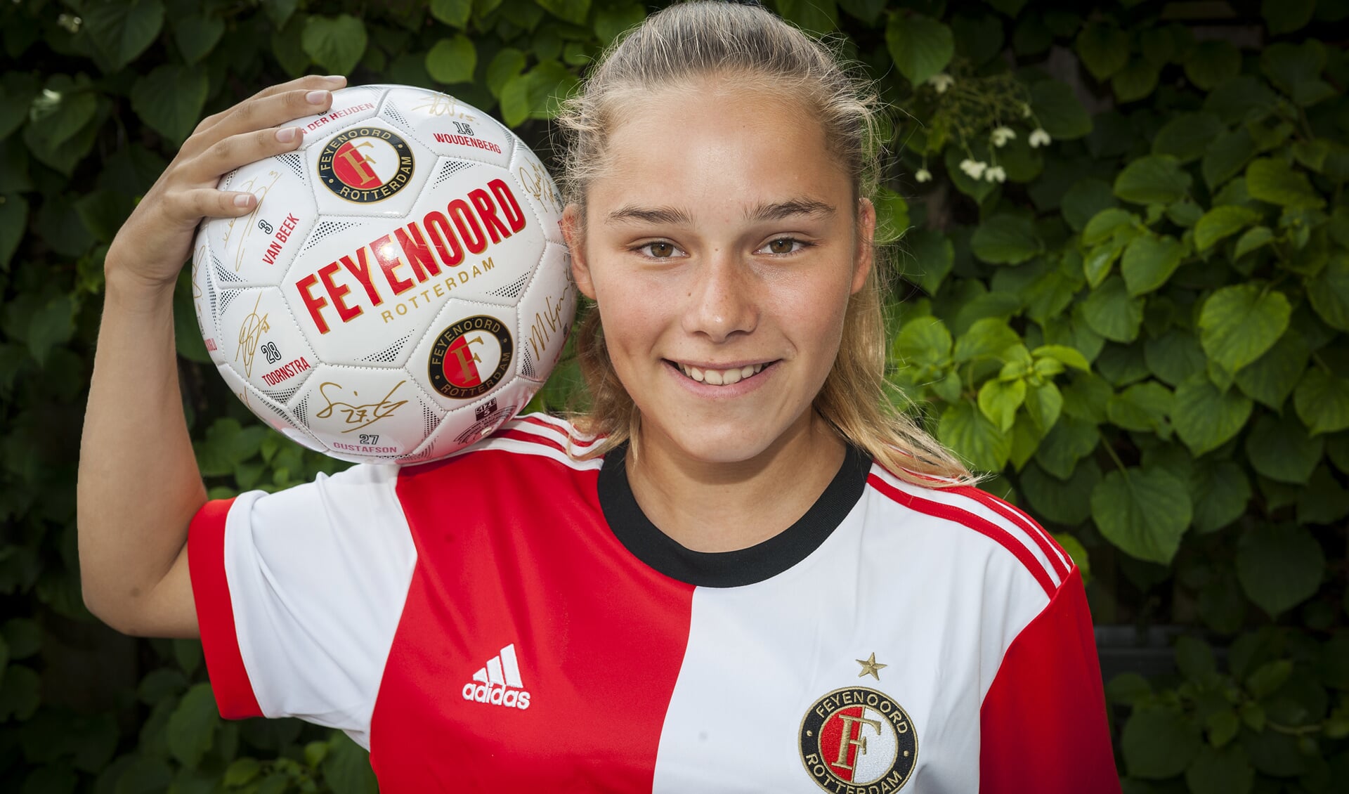 Shirley Blom (15) speelt volgend seizoen voor Feyenoord.