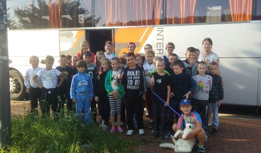 • De groep Wit-Russische kinderen tijdens de reis naar Nederland.