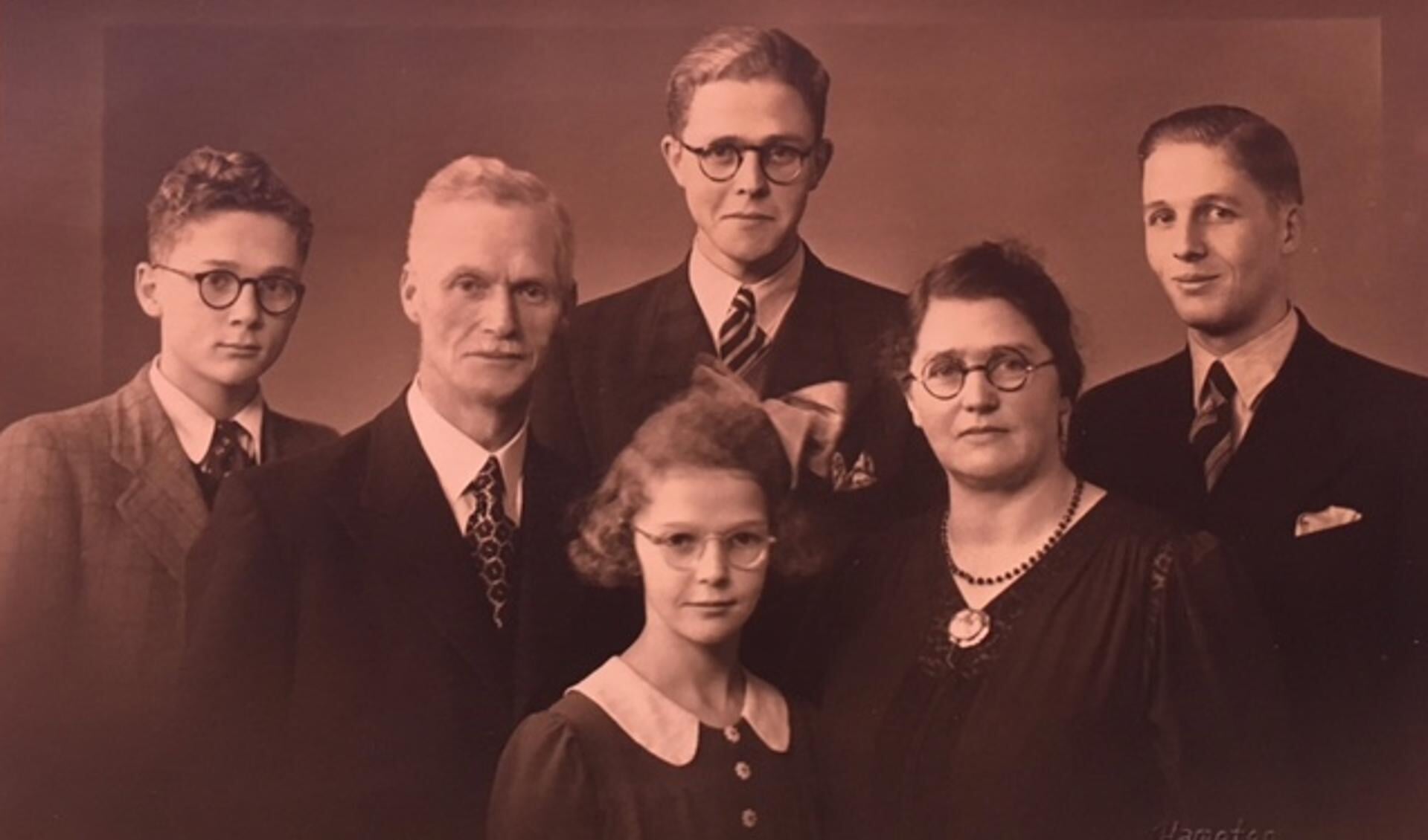 • De familie Van Wijnen van destijds, met Jannie op de voorgrond.