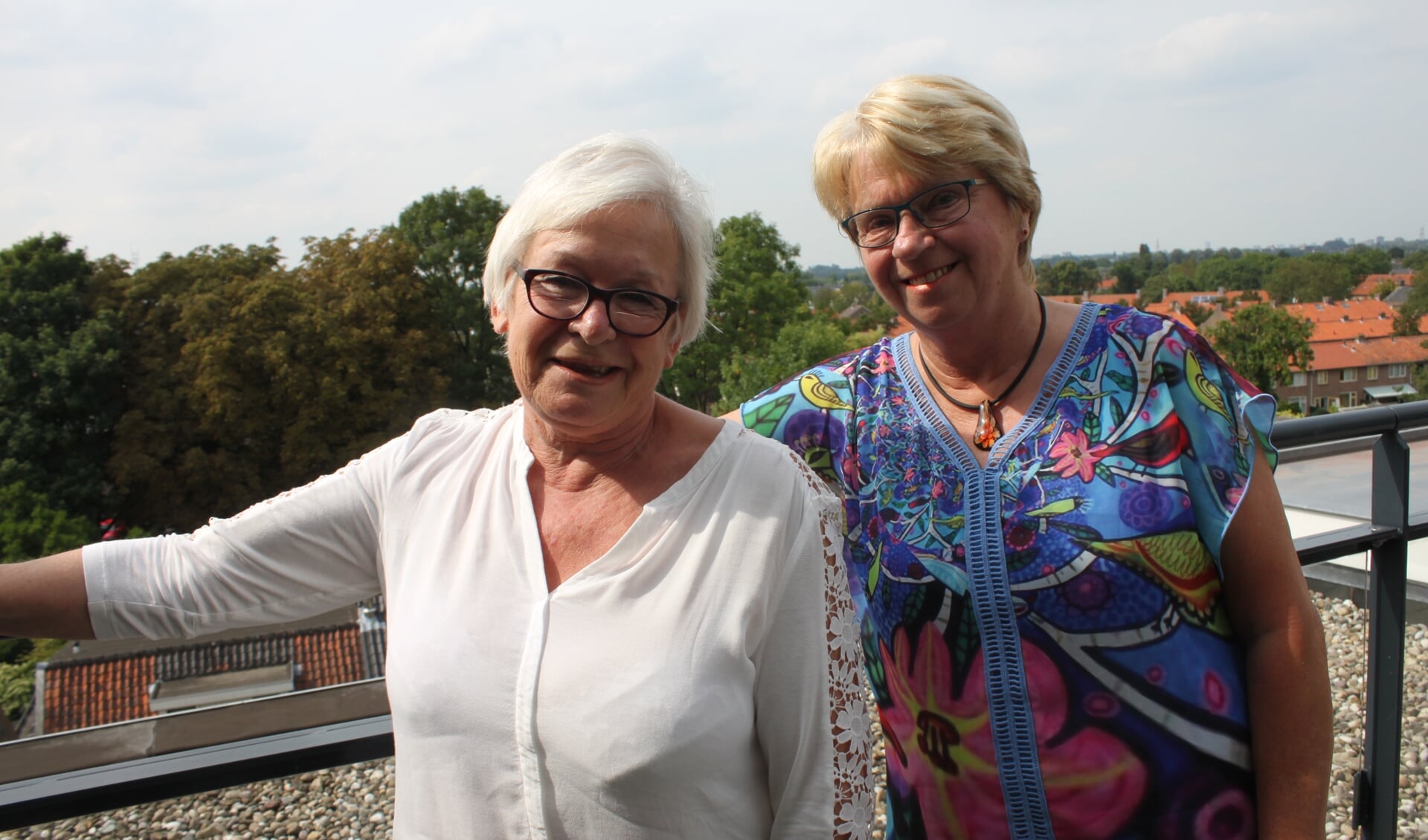 • Janette Hofman (links) en Geke Smit:opkomen voor het westelijk deel van de Krimpenerwaard.
