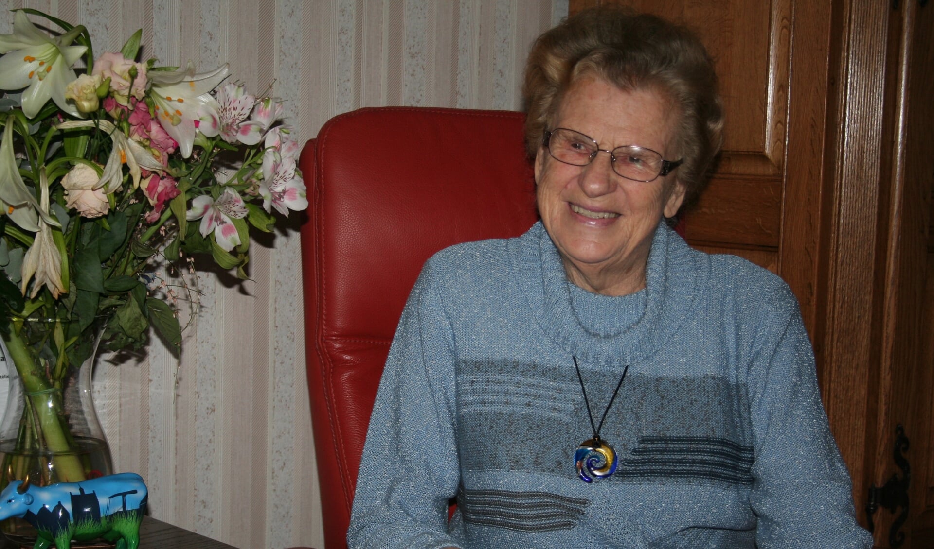 • Na vijftig jaar nam mevrouw Bijl afscheid als bestuurslid van het Ouderencomité.